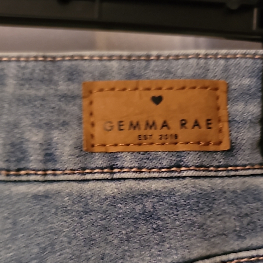 Gray Denim Capris - Picture 3 of 5